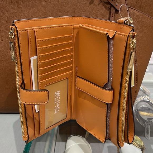 MICHAEL KORS JST LG DOUBLE ZIP WRISTLET WALLET PHONE HOLDER
CIDER
NWT - Picture 6 of 16